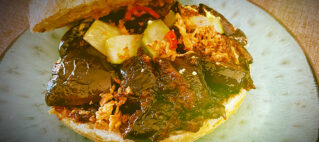 Terong Belado op een broodje